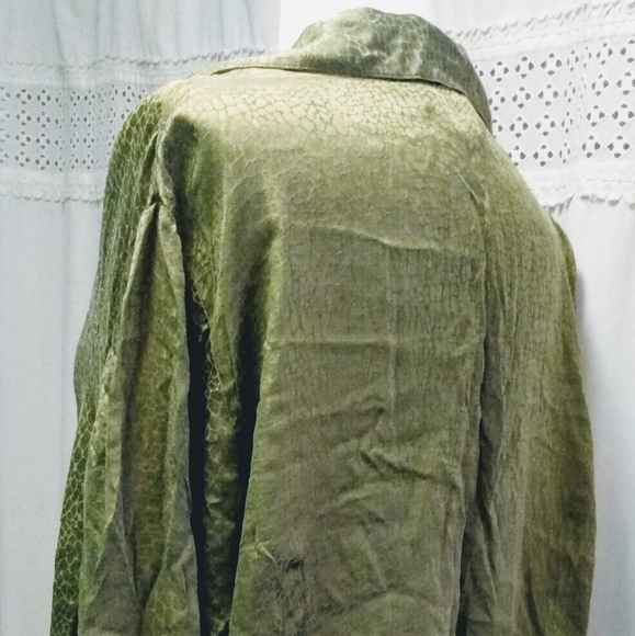 Talbots Pure Silk Button down shirt top Blouse green flowy lightweight luxury - Picture 3 of 5